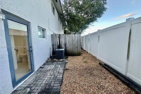 Снять в аренду квартиру в Окленд-Парк, Флорида 1 спальня, 40.41м2, № 1941073 - фото 14