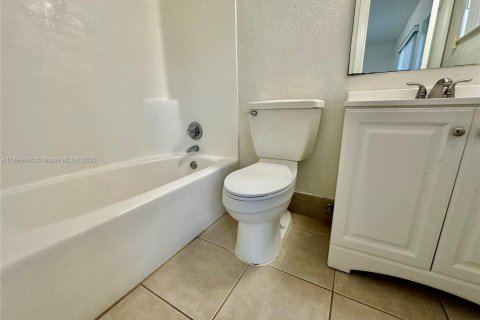 Снять в аренду квартиру в Окленд-Парк, Флорида 1 спальня, 40.41м2, № 1941073 - фото 10