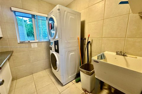 Снять в аренду квартиру в Окленд-Парк, Флорида 1 спальня, 40.41м2, № 1941073 - фото 18