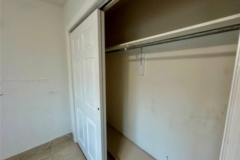 Снять в аренду квартиру в Окленд-Парк, Флорида 1 спальня, 40.41м2, № 1941073 - фото 8