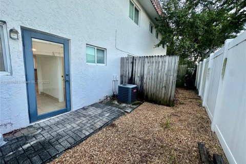 Снять в аренду квартиру в Окленд-Парк, Флорида 1 спальня, 40.41м2, № 1941073 - фото 15