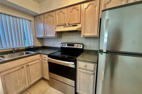 Снять в аренду квартиру в Окленд-Парк, Флорида 1 спальня, 40.41м2, № 1941073 - фото 1