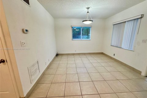 Снять в аренду квартиру в Окленд-Парк, Флорида 1 спальня, 40.41м2, № 1941073 - фото 4