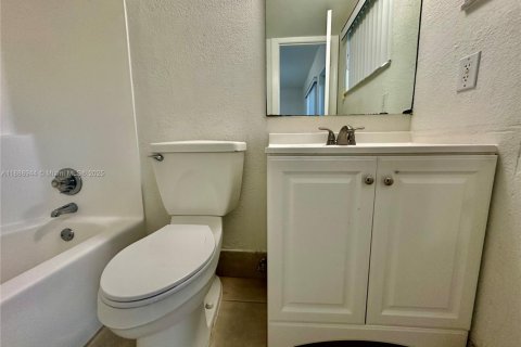 Снять в аренду квартиру в Окленд-Парк, Флорида 1 спальня, 40.41м2, № 1941073 - фото 9