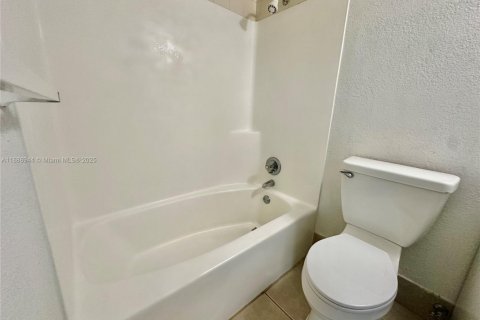 Снять в аренду квартиру в Окленд-Парк, Флорида 1 спальня, 40.41м2, № 1941073 - фото 11