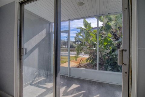 Condo in Saint Petersburg, Florida, 1 bedroom № 2198743 - photo 6