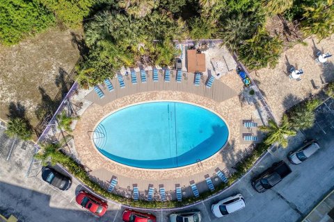 Condo in Saint Petersburg, Florida, 1 bedroom № 2198743 - photo 28