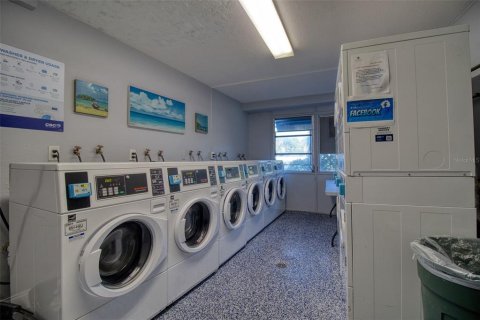 Condo in Saint Petersburg, Florida, 1 bedroom № 2198743 - photo 21
