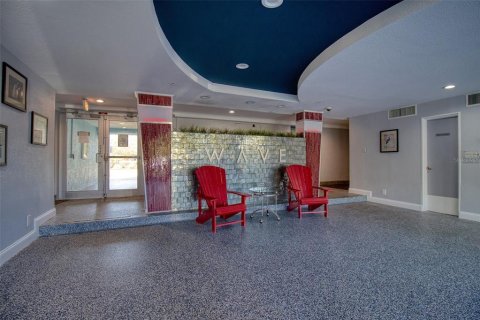Condo in Saint Petersburg, Florida, 1 bedroom № 2198743 - photo 23
