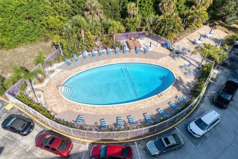 Condo in Saint Petersburg, Florida, 1 bedroom № 2198743 - photo 27