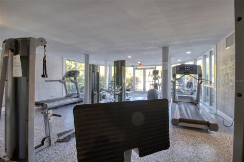 Condo in Saint Petersburg, Florida, 1 bedroom № 2198743 - photo 18