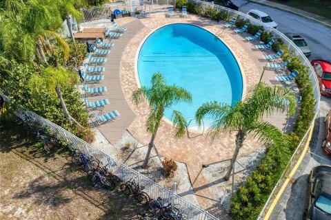 Condo in Saint Petersburg, Florida, 1 bedroom № 2198743 - photo 29