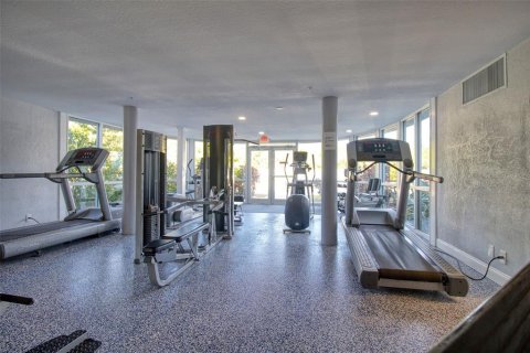 Condo in Saint Petersburg, Florida, 1 bedroom № 2198743 - photo 19