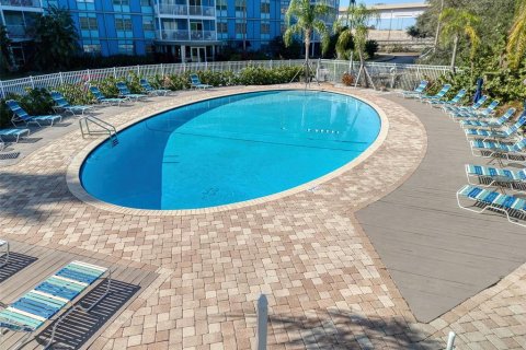 Condo in Saint Petersburg, Florida, 1 bedroom № 2198743 - photo 30
