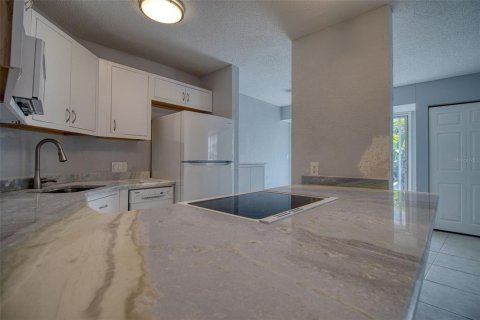 Condo in Saint Petersburg, Florida, 1 bedroom № 2198743 - photo 8