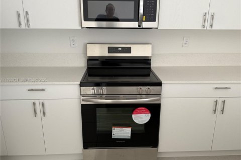 Adosado en venta en Miami-Dade, Florida, 3 dormitorios, 149.76 m2 № 1989479 - foto 28