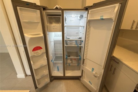 Adosado en venta en Miami-Dade, Florida, 3 dormitorios, 149.76 m2 № 1989479 - foto 29