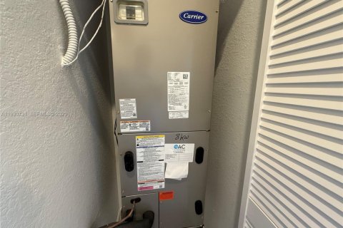 Adosado en venta en Miami-Dade, Florida, 3 dormitorios, 149.76 m2 № 1989479 - foto 30