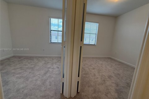 Adosado en venta en Miami-Dade, Florida, 3 dormitorios, 149.76 m2 № 1989479 - foto 19