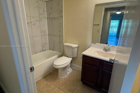 Condominio en alquiler en Tamarac, Florida, 2 dormitorios, 91.42 m2 № 1930786 - foto 14