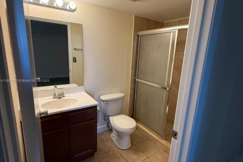 Condominio en alquiler en Tamarac, Florida, 2 dormitorios, 91.42 m2 № 1930786 - foto 13