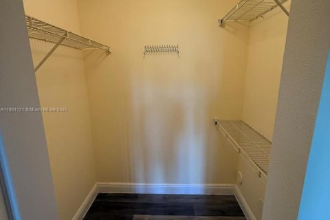 Condominio en alquiler en Tamarac, Florida, 2 dormitorios, 91.42 m2 № 1930786 - foto 15