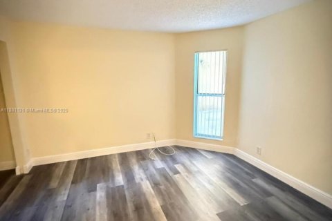 Condominio en alquiler en Tamarac, Florida, 2 dormitorios, 91.42 m2 № 1930786 - foto 6