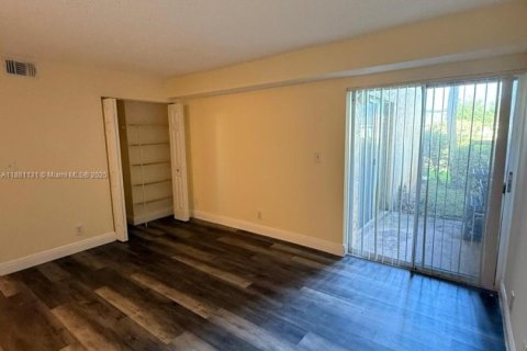 Condominio en alquiler en Tamarac, Florida, 2 dormitorios, 91.42 m2 № 1930786 - foto 10