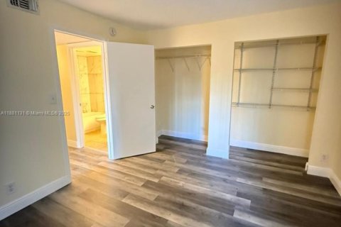 Condominio en alquiler en Tamarac, Florida, 2 dormitorios, 91.42 m2 № 1930786 - foto 7