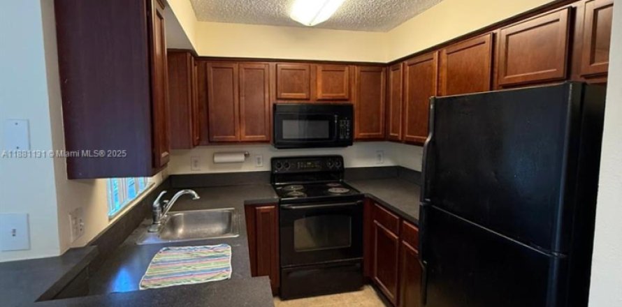 Condominio en Tamarac, Florida, 2 dormitorios № 1930786