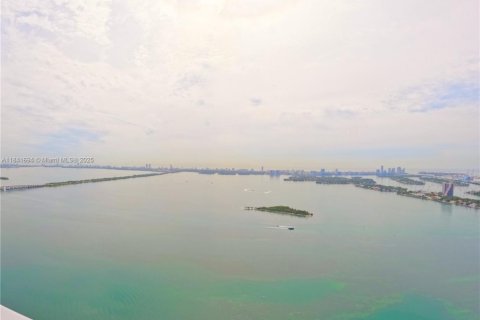 Купить кондоминиум в Майами, Флорида 3 спальни, 162.58м2, № 1833984 - фото 1