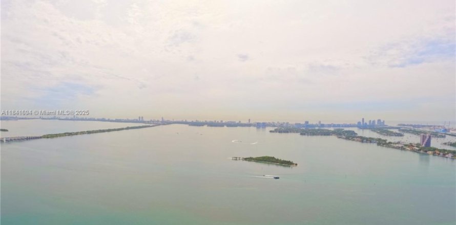 Condominio en Miami, Florida, 3 dormitorios № 1833984