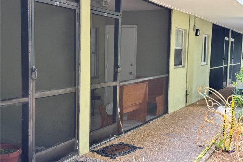Condo in Hollywood, Florida, 1 bedroom  № 1228552 - photo 1