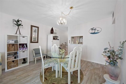 Купить кондоминиум в Трежер-Айленд, Флорида 8 комнат, 98.01м2, № 2217197 - фото 5