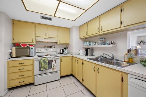 Купить кондоминиум в Трежер-Айленд, Флорида 8 комнат, 98.01м2, № 2217197 - фото 8
