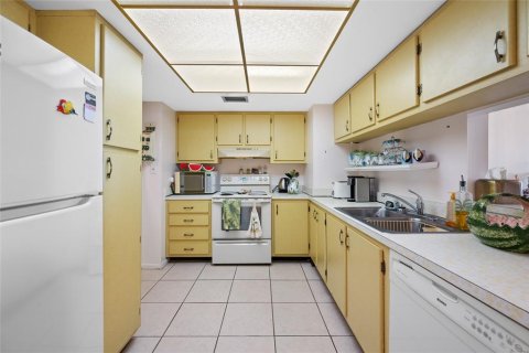 Купить кондоминиум в Трежер-Айленд, Флорида 8 комнат, 98.01м2, № 2217197 - фото 7