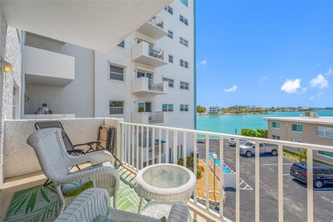 Купить кондоминиум в Трежер-Айленд, Флорида 8 комнат, 98.01м2, № 2217197 - фото 19