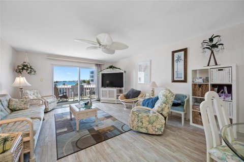 Купить кондоминиум в Трежер-Айленд, Флорида 8 комнат, 98.01м2, № 2217197 - фото 13