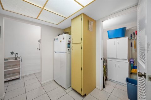 Купить кондоминиум в Трежер-Айленд, Флорида 8 комнат, 98.01м2, № 2217197 - фото 11