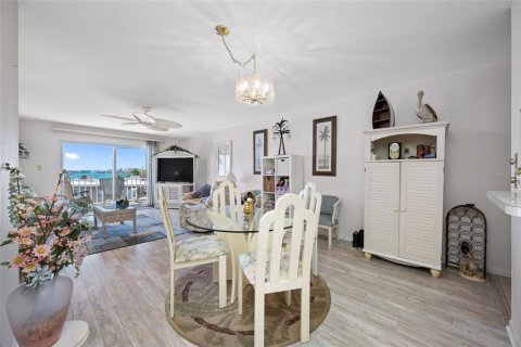 Купить кондоминиум в Трежер-Айленд, Флорида 8 комнат, 98.01м2, № 2217197 - фото 6
