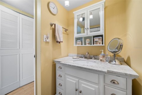 Купить кондоминиум в Трежер-Айленд, Флорида 8 комнат, 98.01м2, № 2217197 - фото 27