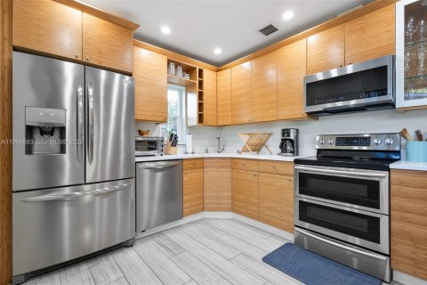 House in Fort Lauderdale, Florida 2 bedrooms, 100.33 sq.m. № 2058521 - photo 12