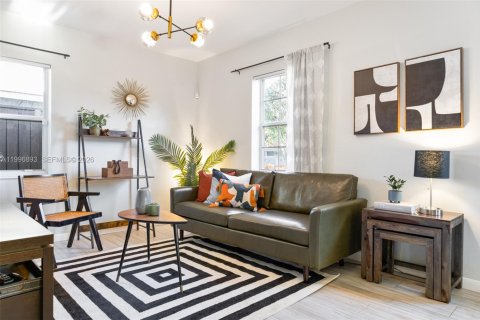 House in Fort Lauderdale, Florida 2 bedrooms, 100.33 sq.m. № 2058521 - photo 5