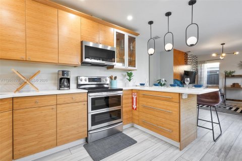 House in Fort Lauderdale, Florida 2 bedrooms, 100.33 sq.m. № 2058521 - photo 13