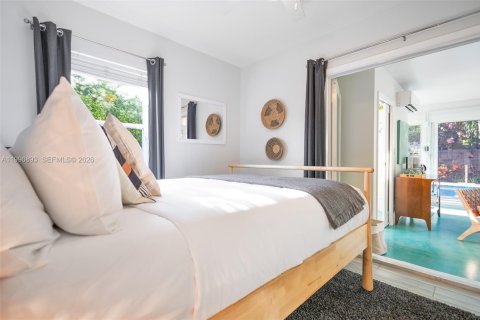 House in Fort Lauderdale, Florida 2 bedrooms, 100.33 sq.m. № 2058521 - photo 29