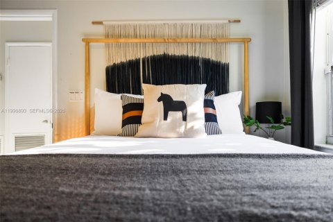 House in Fort Lauderdale, Florida 2 bedrooms, 100.33 sq.m. № 2058521 - photo 27