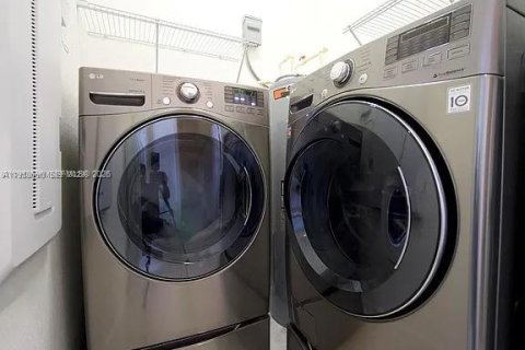 House in Homestead, Florida 4 bedrooms, 152.17 sq.m. № 2007916 - photo 16