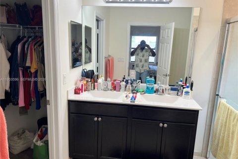 House in Homestead, Florida 4 bedrooms, 152.17 sq.m. № 2007916 - photo 9