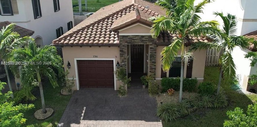 House in Homestead, Florida 4 bedrooms, 152.17 sq.m. № 2007916