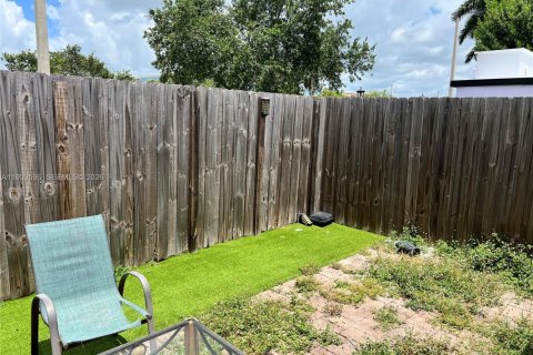 House in Homestead, Florida 4 bedrooms, 152.17 sq.m. № 2007916 - photo 15